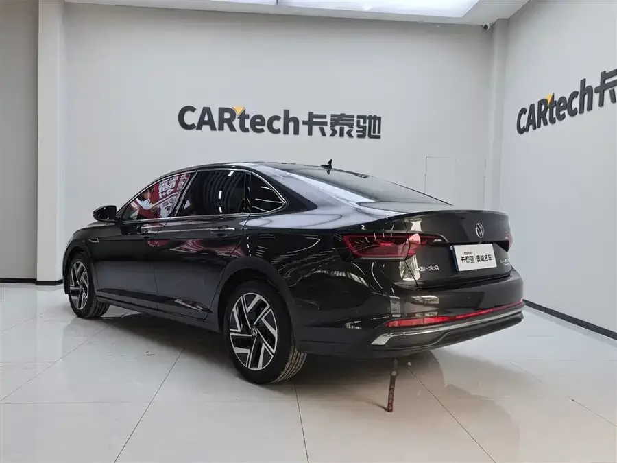 Volkswagen Sagitar 2025 Sagitar facelift 300TSI DSG Beyond Edition 2025 — миниатюра 2