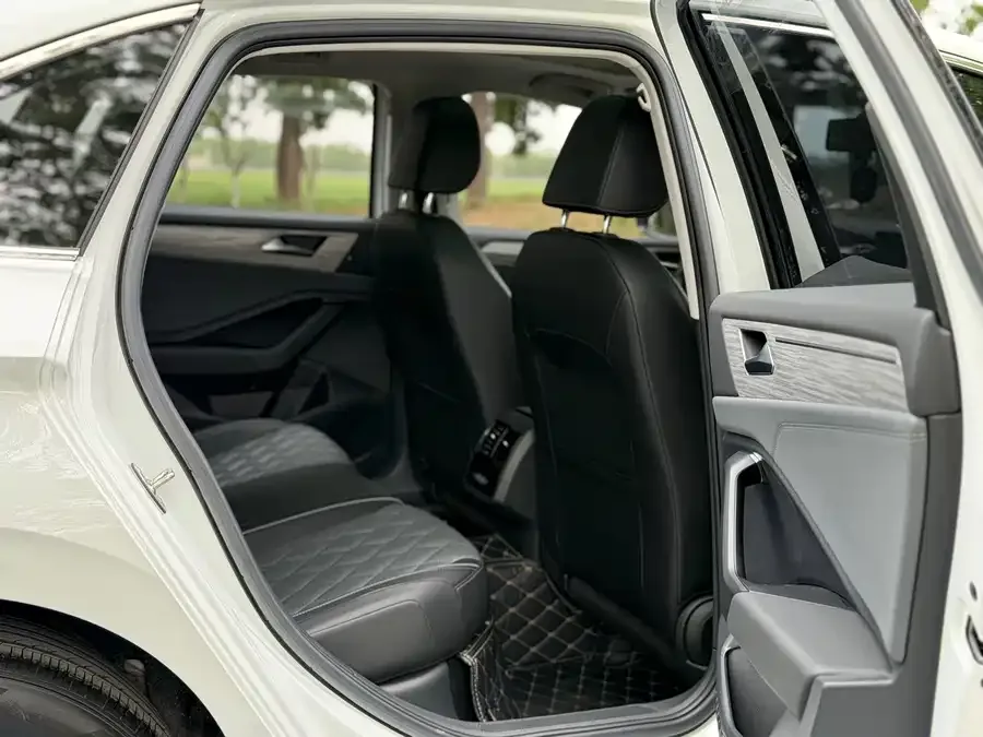Volkswagen Sagitar 2023 Sagitar 300TSI DSG Beyond Edition 2023 — миниатюра 3