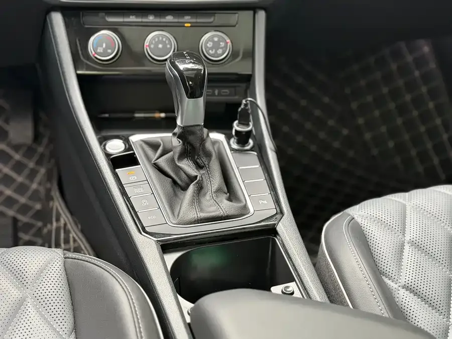 Volkswagen Sagitar 2023 Sagitar 300TSI DSG Beyond Edition 2023 — миниатюра 4