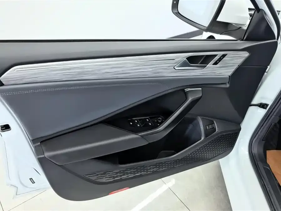 Volkswagen Sagitar 2023 Sagitar 300TSI DSG Beyond Edition 2023 — миниатюра 4