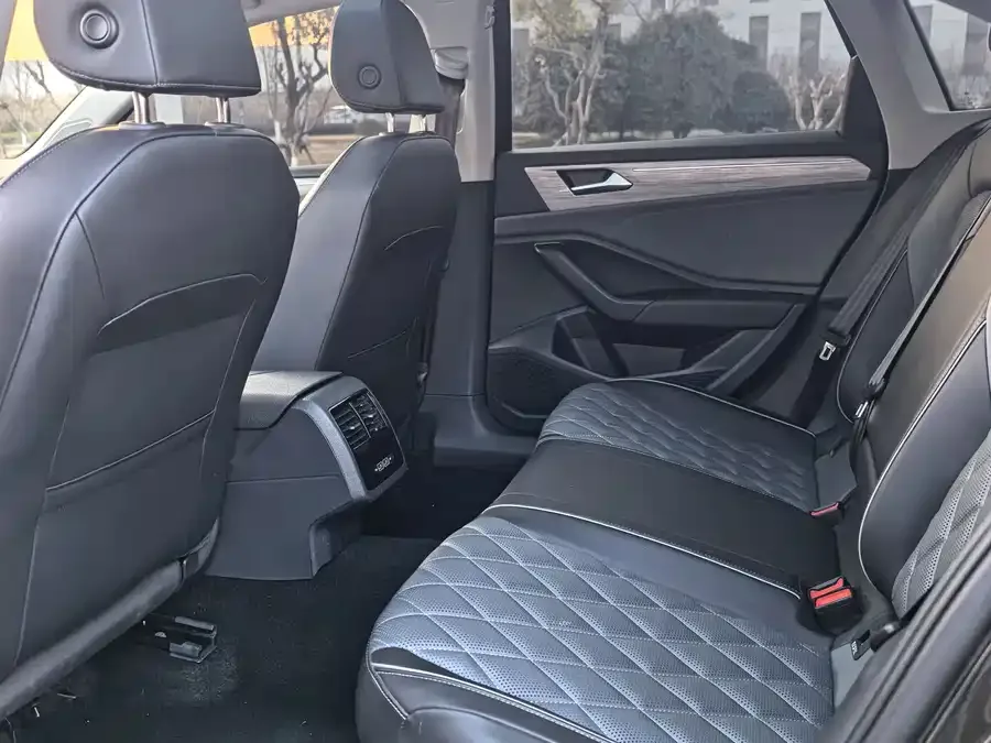 Volkswagen Sagitar 2023 Sagitar 300TSI DSG Beyond Edition 2023 — миниатюра 2