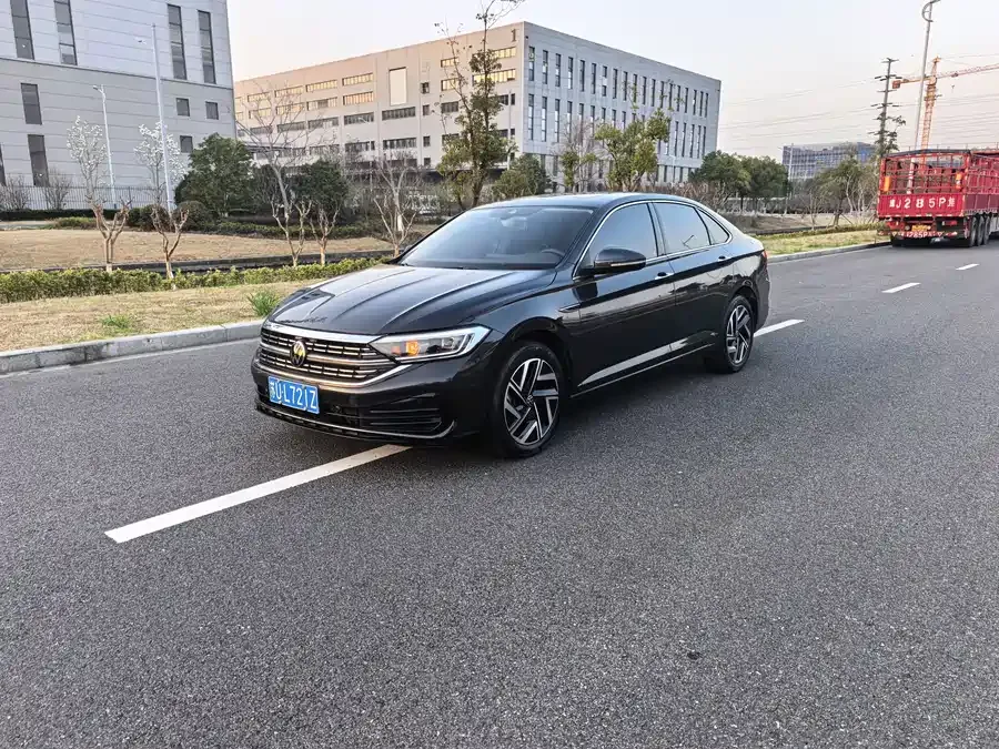 Volkswagen Sagitar 2023 Sagitar 300TSI DSG Beyond Edition 2023 — фото 1, купить с доставкой в Москву