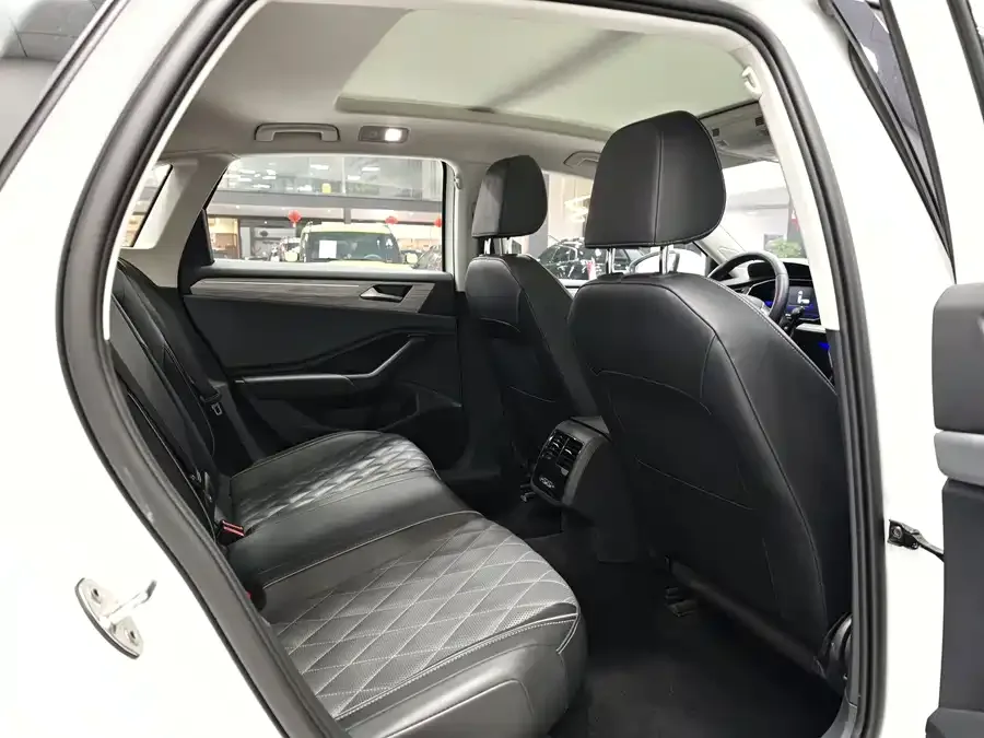 Volkswagen Sagitar 2023 Sagitar 300TSI DSG Beyond Edition 2023 — миниатюра 2