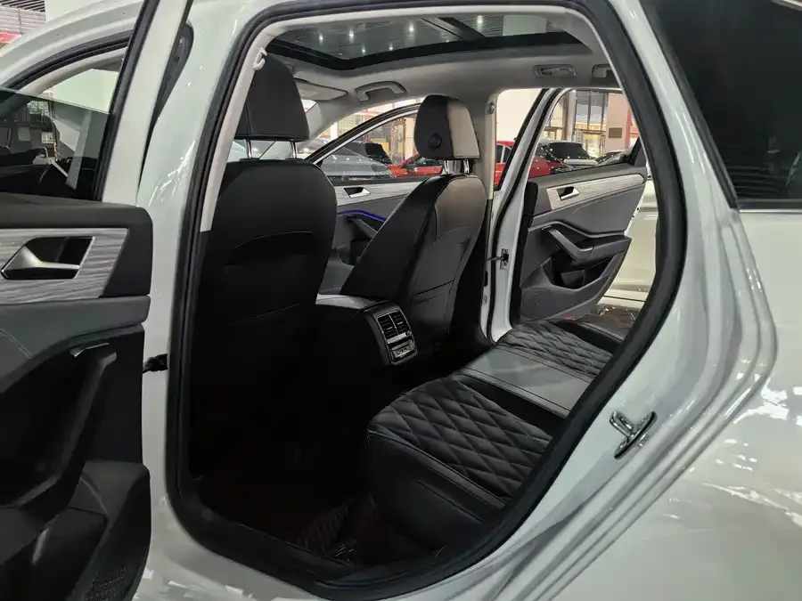 Volkswagen Sagitar 2022 Sagitar 280TSI DSG Beyond Edition 2022 — миниатюра 3