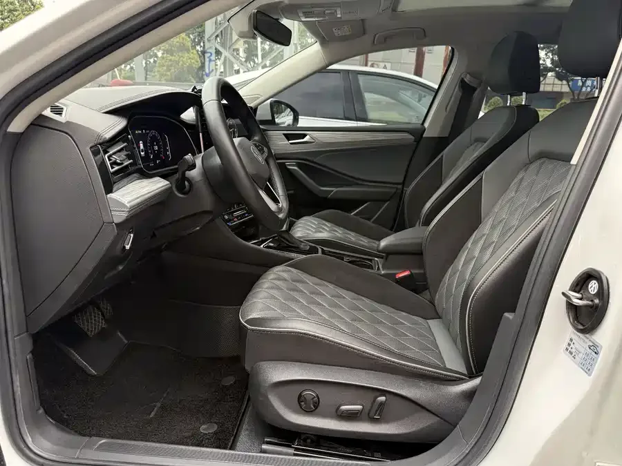 Volkswagen Sagitar 2023 Sagitar 300TSI DSG Excellence Edition 2023 — миниатюра 2