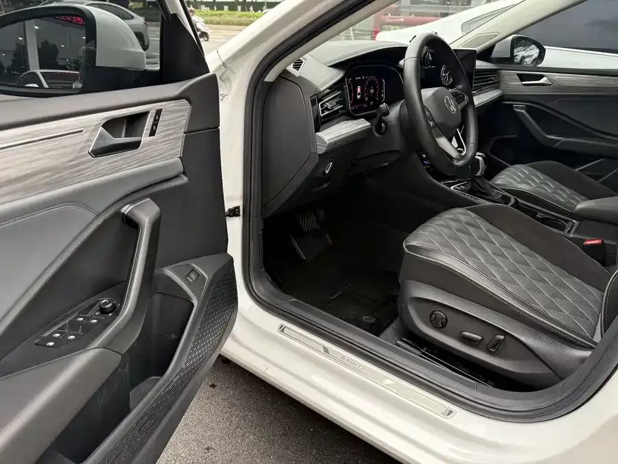Volkswagen Sagitar 2023 Sagitar 300TSI DSG Excellence Edition 2023 — миниатюра 4