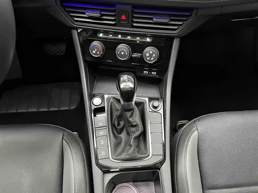 Volkswagen Sagitar 2022 Sagitar 280TSI DSG Beyond Edition 2022 — миниатюра 2
