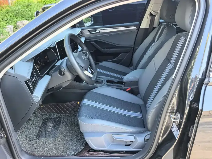 Volkswagen Sagitar 2024 Sagitar 300TSI DSG Flying Edition 2024 — миниатюра 3