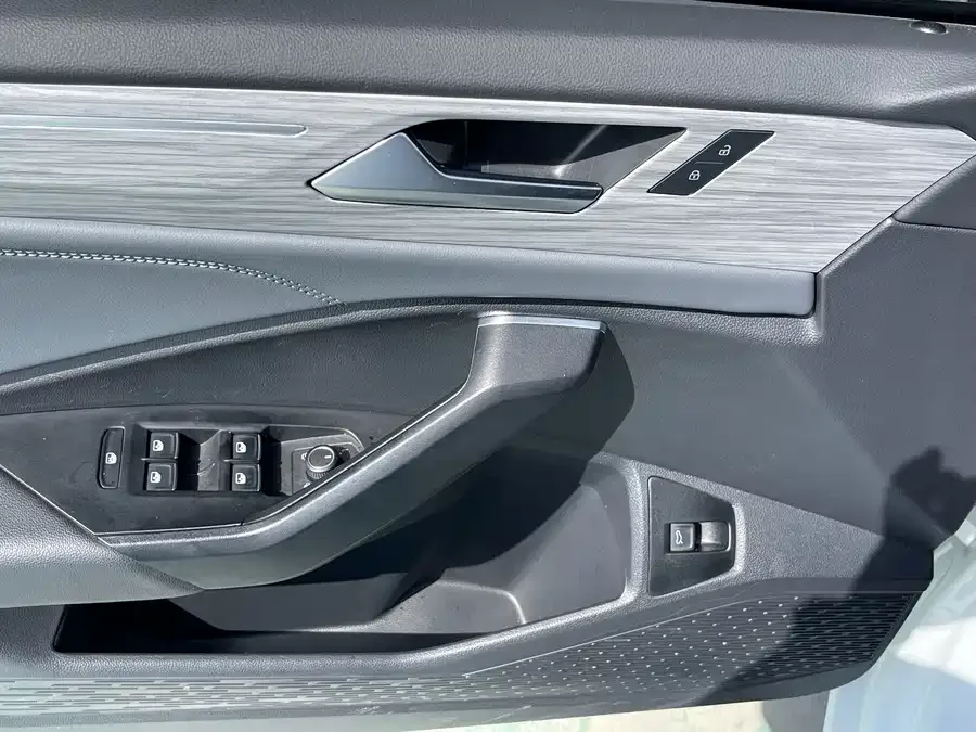 Volkswagen Sagitar 2025 Sagitar 300TSI DSG Beyond Edition 2025 — миниатюра 4