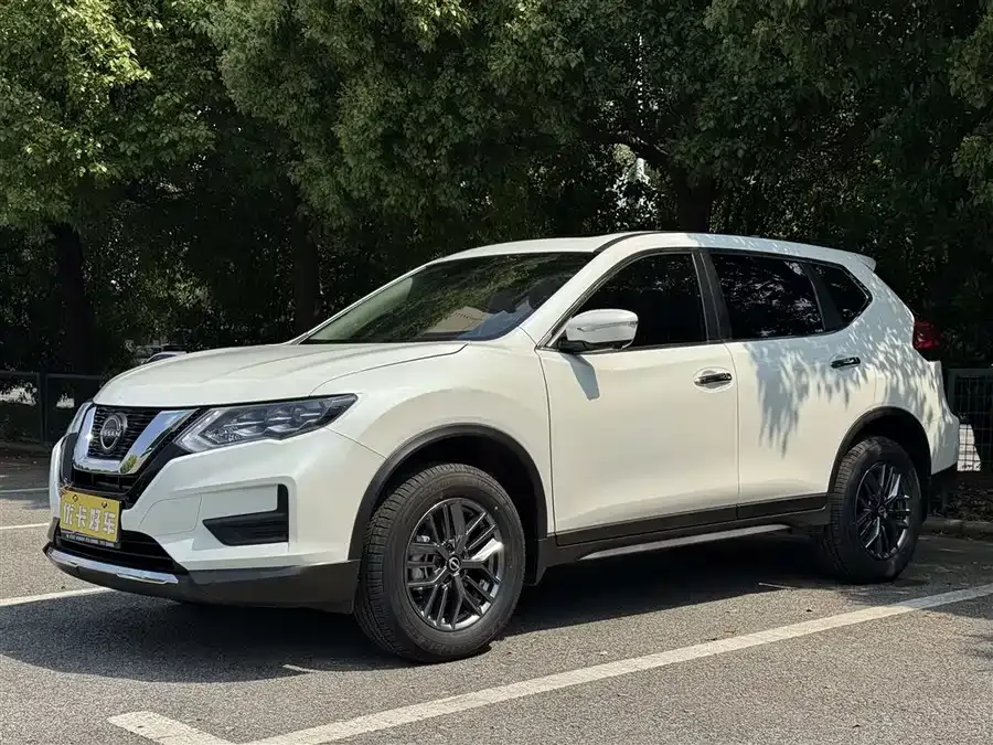 Nissan X-Trail 2025 X-Trail Honor 2.0L 2WD Leading Edition 2026 — фото 1, купить с доставкой в Москву