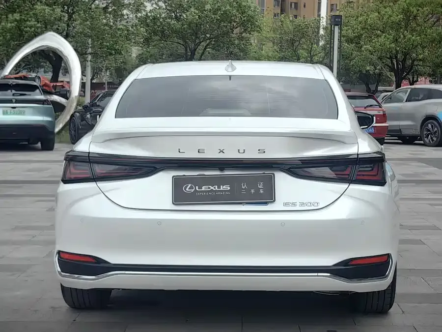 Lexus ES 2025 200 Premium Edition 2025 — миниатюра 2