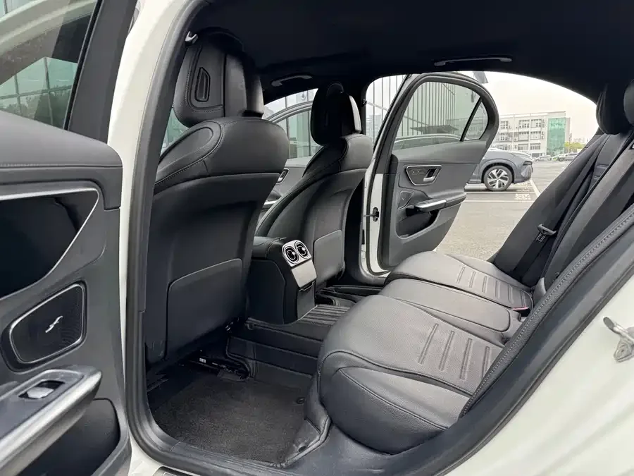 Mercedes-Benz Class C Mercedes-Benz C-Class 2023 C 200 L Sports Edition 2023 — миниатюра 4