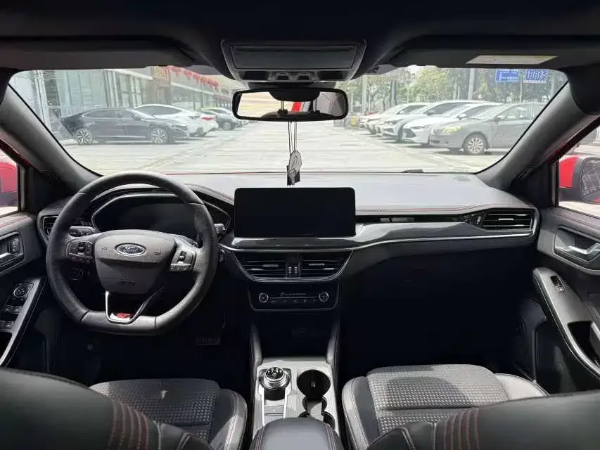 Ford Focus Focus 2021 hatchback EcoBoost 180 automatic ST Line 2022 — миниатюра 2