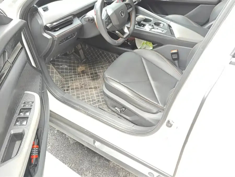 Changan UNI-V Changan UNI-V 2022 1.5T Premium Edition 2022 — миниатюра 3