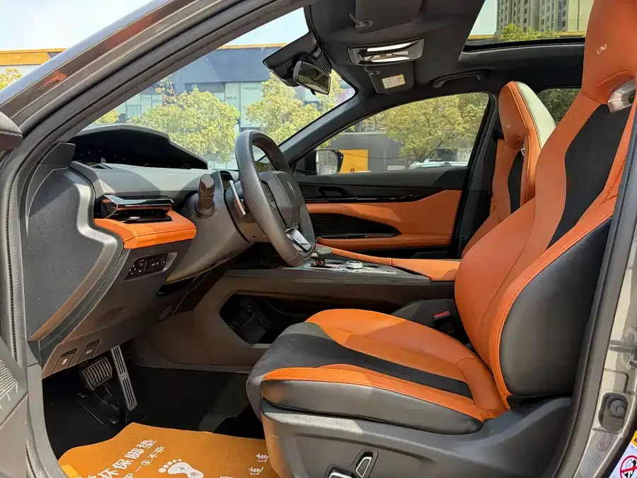 Changan UNI-V Changan UNI-V 2023 1.5T Sports Edition 2023 — миниатюра 2