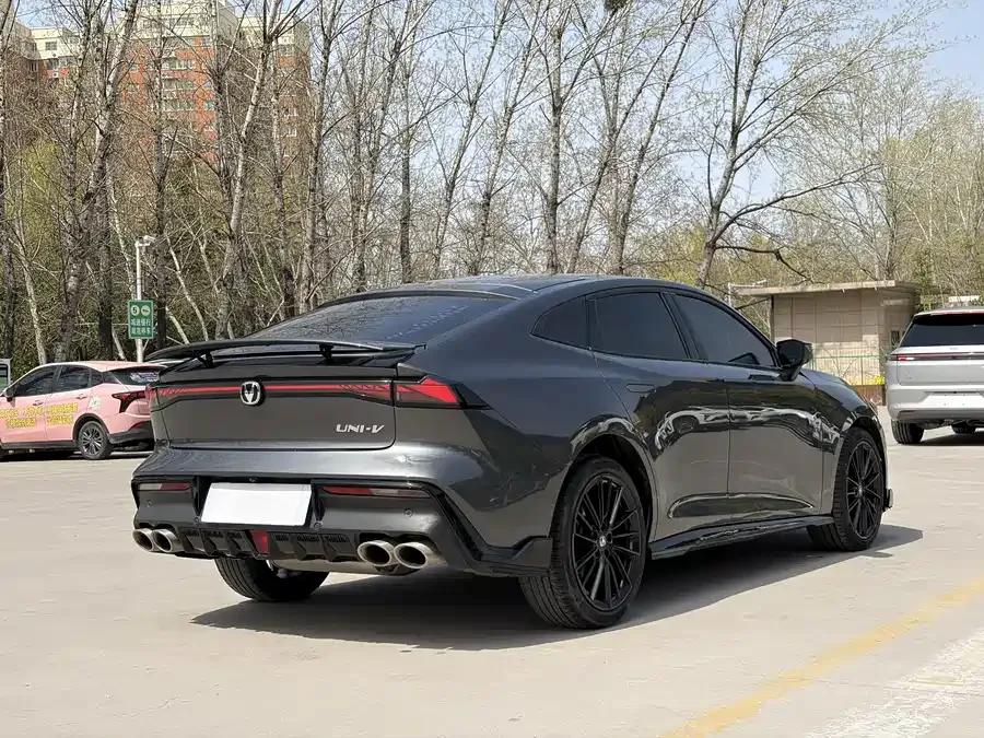 Changan UNI-V Changan UNI-V 2023 1.5T Sports Edition 2023 — миниатюра 3