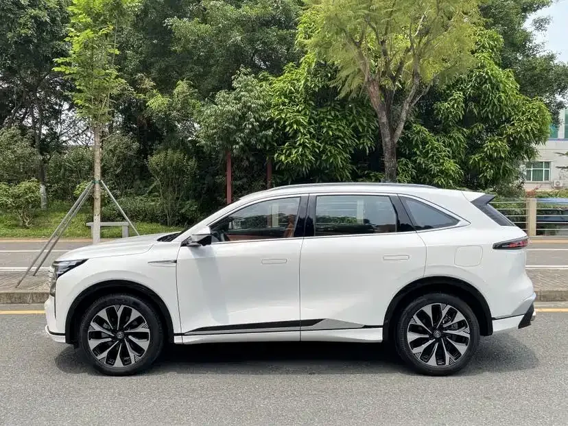 Changan CS75PLUS Changan CS75PLUS 2025 fourth-generation UItra 2.0T New Blue Whale Smart Power Edition 2026 — миниатюра 3