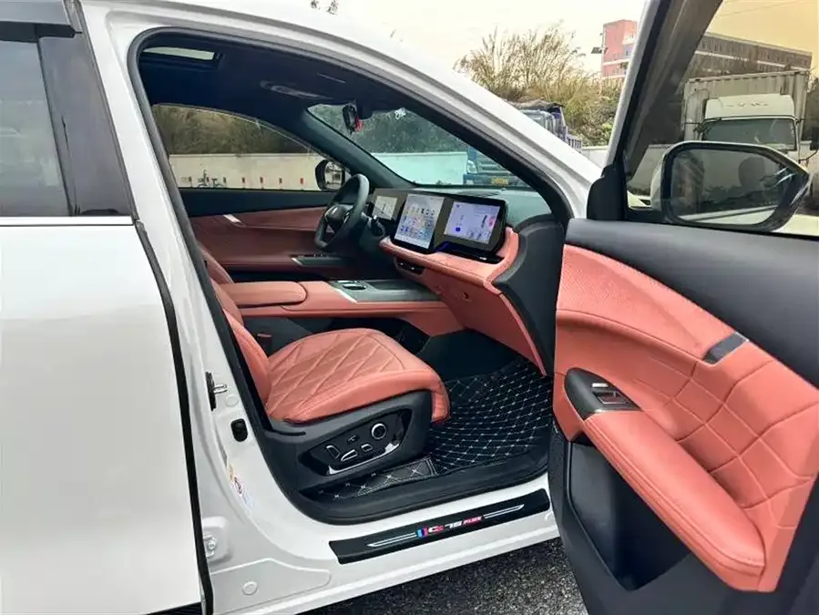 Changan CS75PLUS Changan CS75PLUS 2025 fourth-generation UItra 2.0T New Blue Whale Smart Power Edition 2025 — миниатюра 4