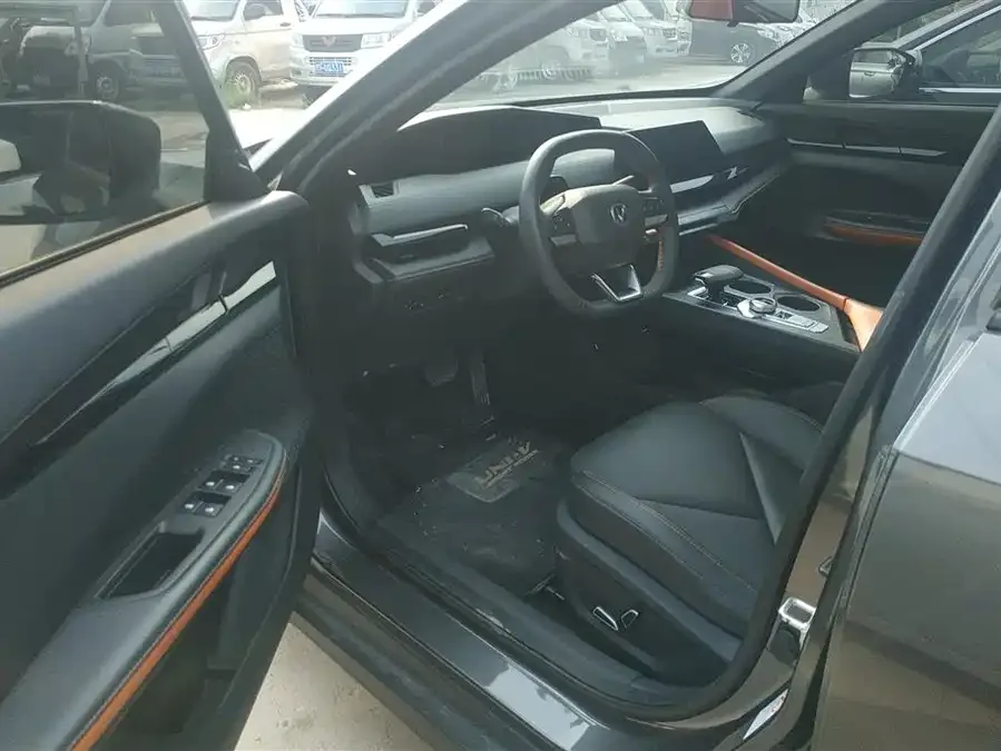 Changan UNI-V Changan UNI-V 2022 1.5T Premium Edition 2022 — миниатюра 3