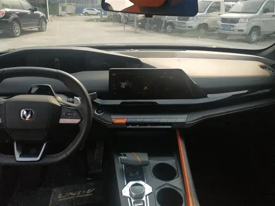 Changan UNI-V Changan UNI-V 2022 1.5T Premium Edition 2022 — миниатюра 4