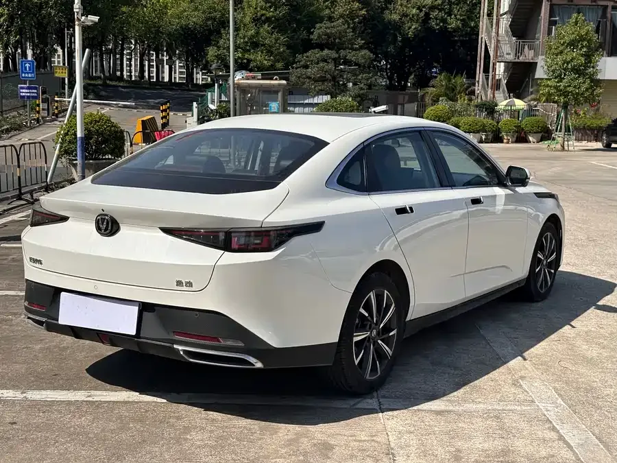 Changan Yidong 2024 Eado 1.5T GDI Automatic Flagship Model 2024 — миниатюра 3