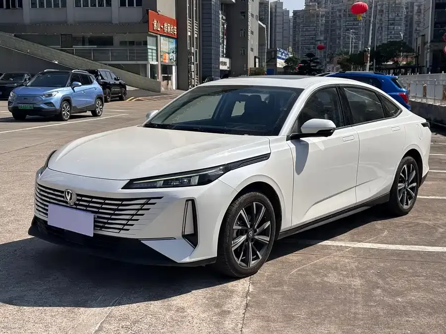 Changan Yidong 2024 Eado 1.5T GDI Automatic Flagship Model 2024 — фото 1, купить с доставкой в Москву
