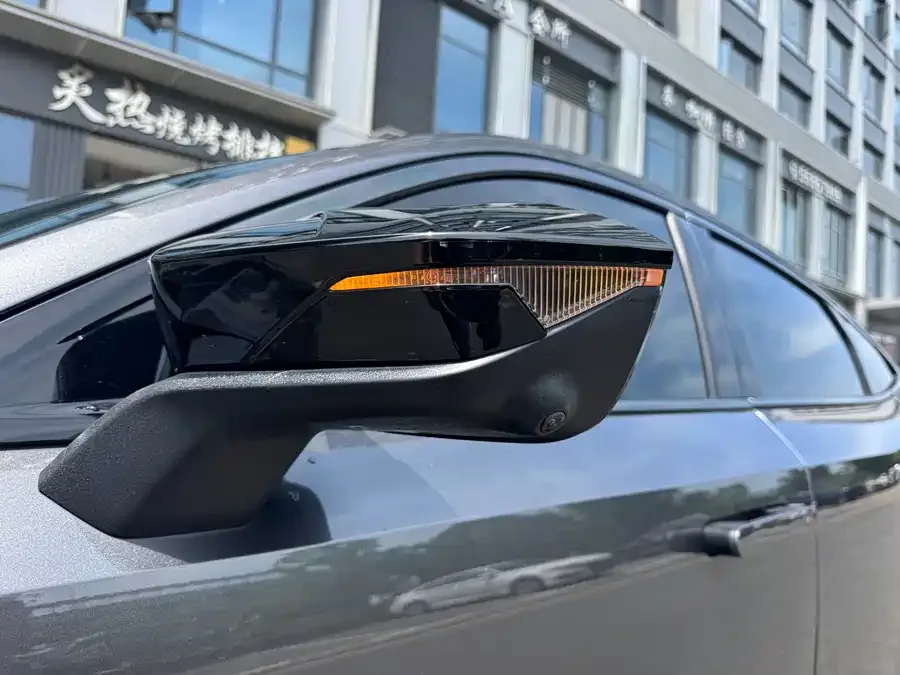 Changan UNI-V Changan UNI-V 2023 1.5T Premium Edition 2023 — миниатюра 2