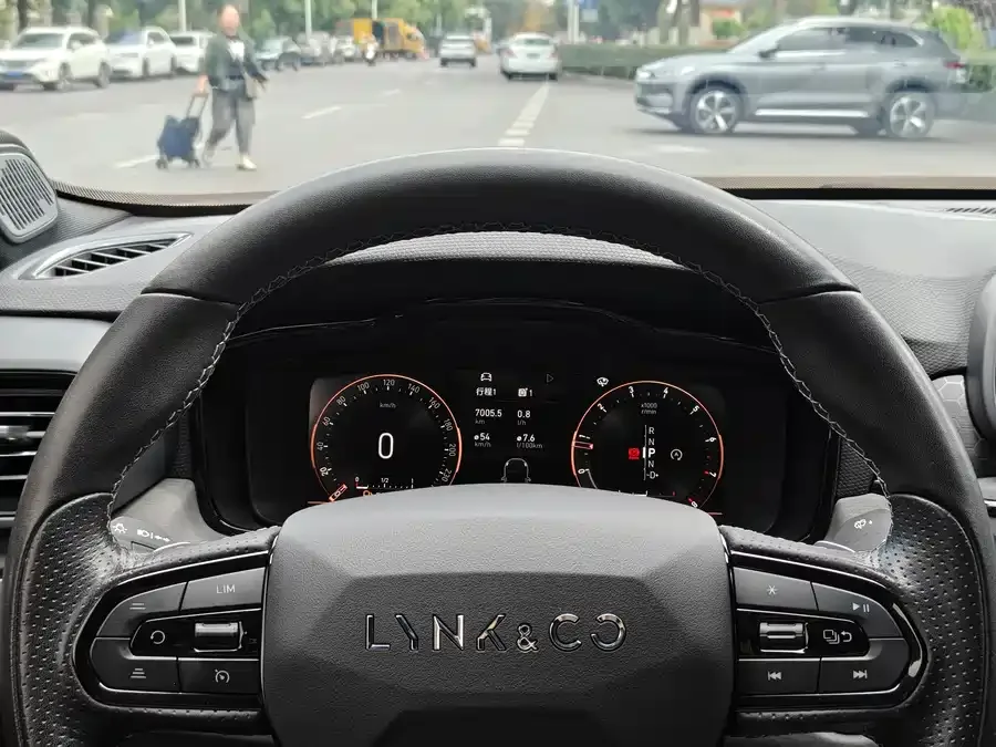 Lynk & Co 03 Lynk & Co 03 2022 2.0TD DCT Pro 2022 — миниатюра 4