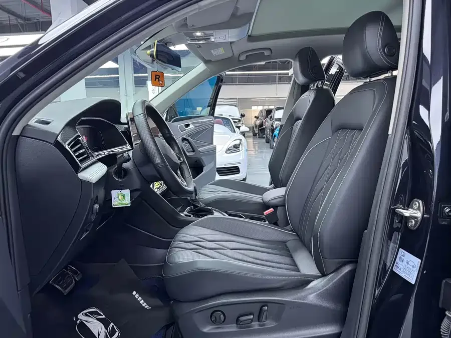 Volkswagen Tiguan L Tiguan L 2023 330TSI Automatic 2WD R-Line Enjoy Edition 2023 — миниатюра 2