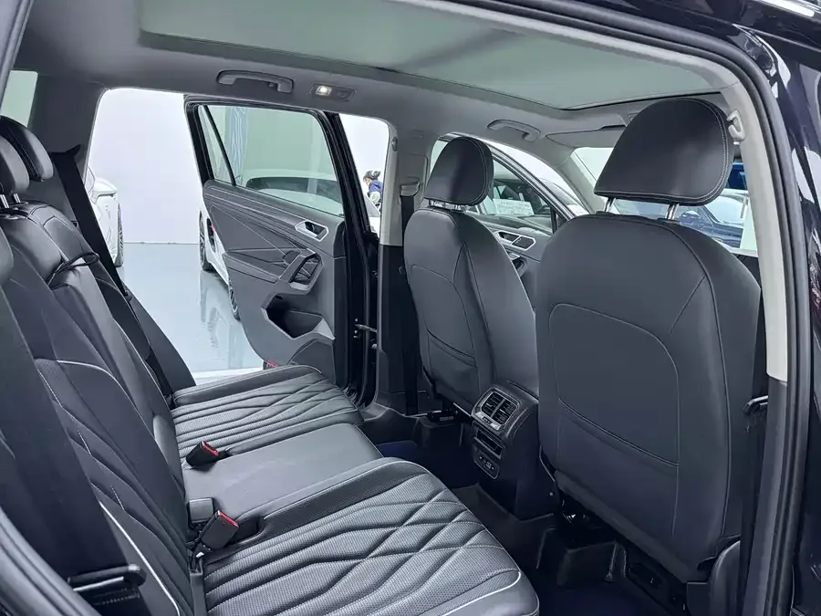 Volkswagen Tiguan L Tiguan L 2023 330TSI Automatic 2WD R-Line Enjoy Edition 2023 — миниатюра 5