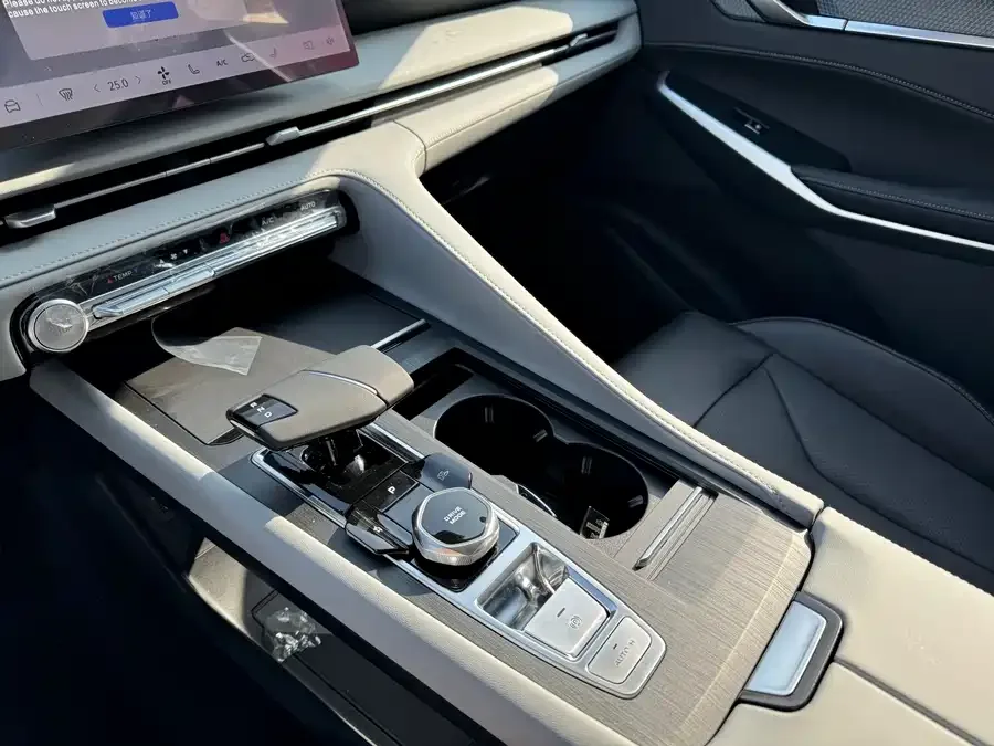 Changan CS75PLUS Changan CS75PLUS 2026 Smart Champion Edition 1.5T New Blue Whale Intelligent Navigation Model 2025 — миниатюра 4