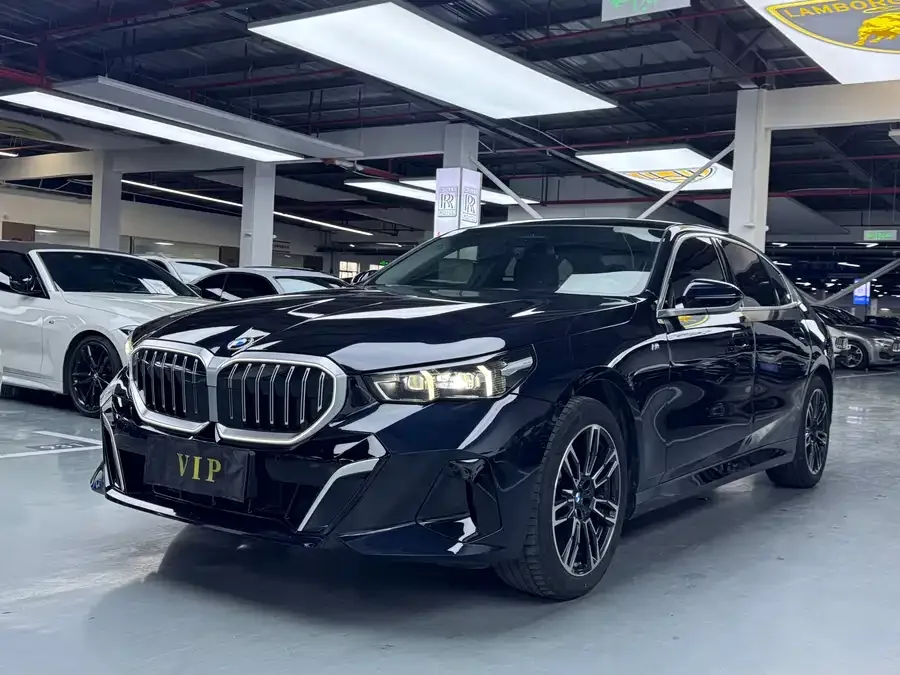 BMW 5 series BMW 5 Series 2025 525Li M Sport Package 2025 — фото 1, купить с доставкой в Москву