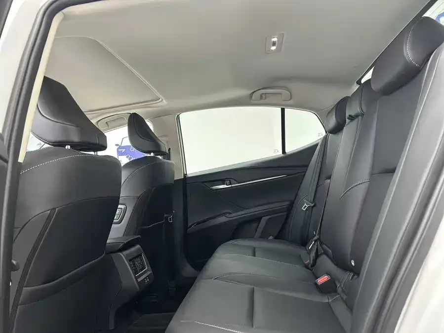 Toyota Camry Camry 2024 2.0GVP Deluxe Edition 2025 — миниатюра 4