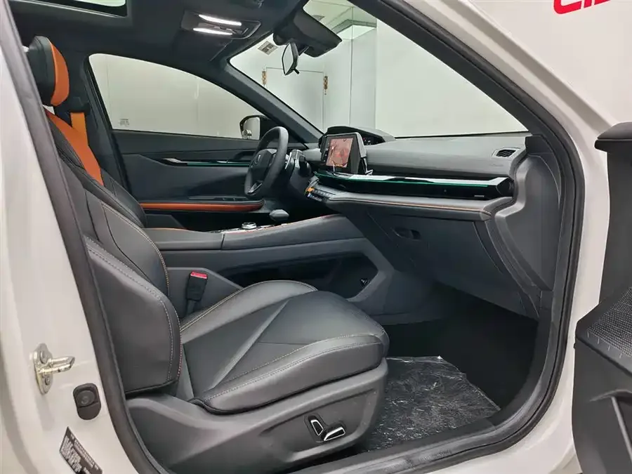 Changan UNI-V Changan UNI-V 2022 1.5T Premium Edition 2023 — миниатюра 4