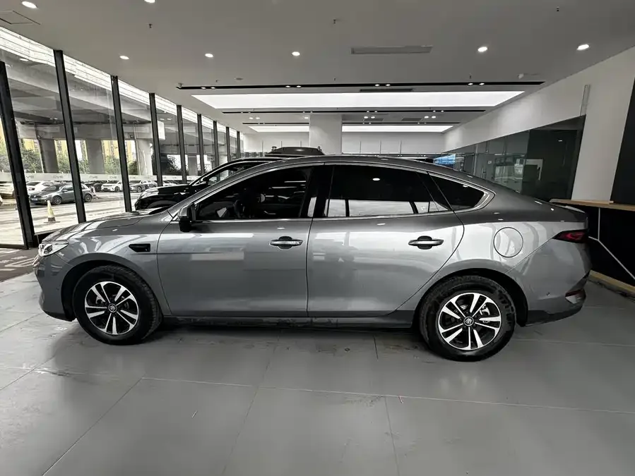 BYD Qin PLUS Qin PLUS 2025 DM-i Intelligent Driving Edition 120KM Beyond Edition 2025 — миниатюра 2