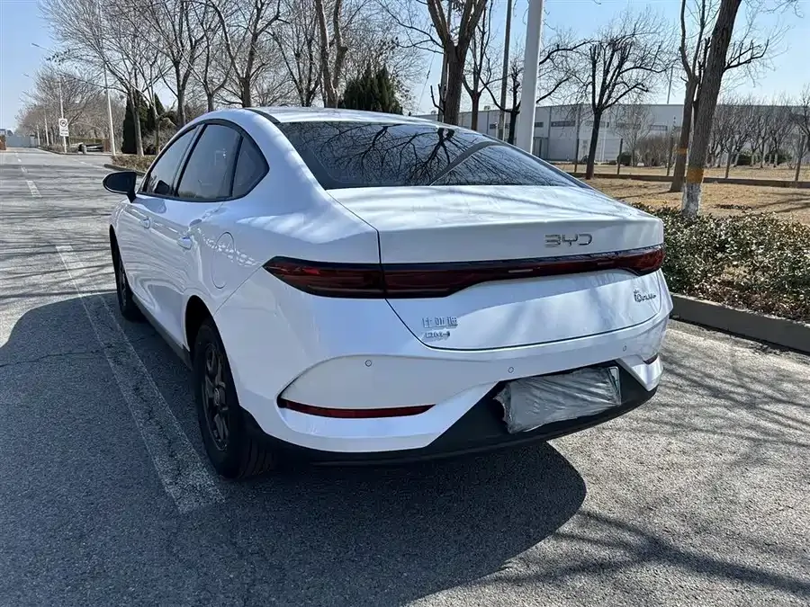 BYD Qin PLUS Qin PLUS 2026 DM-i 128KM Progressive Edition 2025 — миниатюра 2