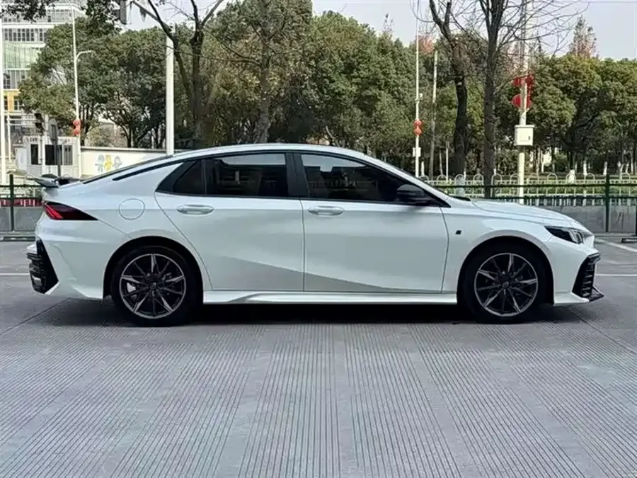 GAC Trumpchi Shadow Leopard Shadow Leopard 2024 400T Automatic Shadow Leopard R PRO Edition 2024 — миниатюра 3