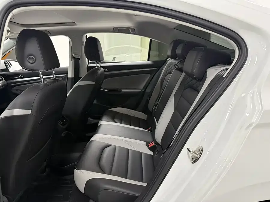Volkswagen Bora Bora 2023 280TSI DSG Premium Edition 2022 — миниатюра 4