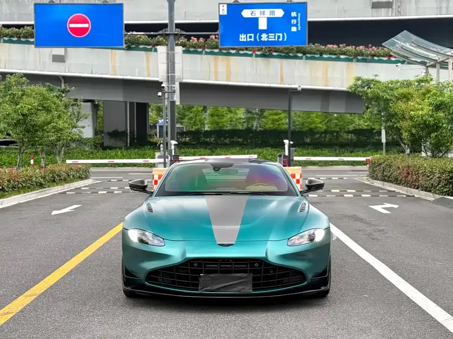 Aston Martin V8 Vantage V8 Vantage 2022 4.0T V8 F1 Edition Coupe 2022 — фото 1, купить с доставкой в Москву