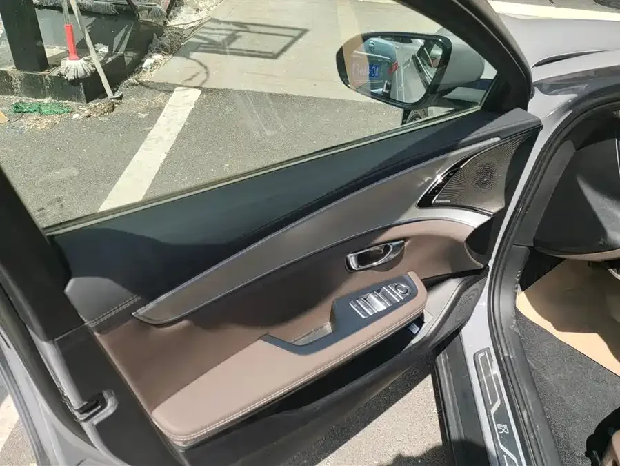 BYD Second-hand Han 2025 DM-i Intelligent Driving Edition 125KM Premium Edition 2025 — миниатюра 4