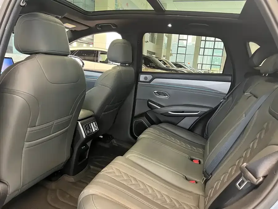 BYD Song L DM-i Song L DM-i 2025 Intelligent Driving Edition 112km Surpassing Edition 2025 — миниатюра 4