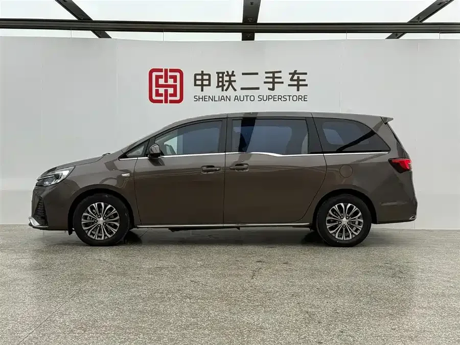 Buick GL8 2023 Land Business Class Comfort Edition 2022 — миниатюра 2
