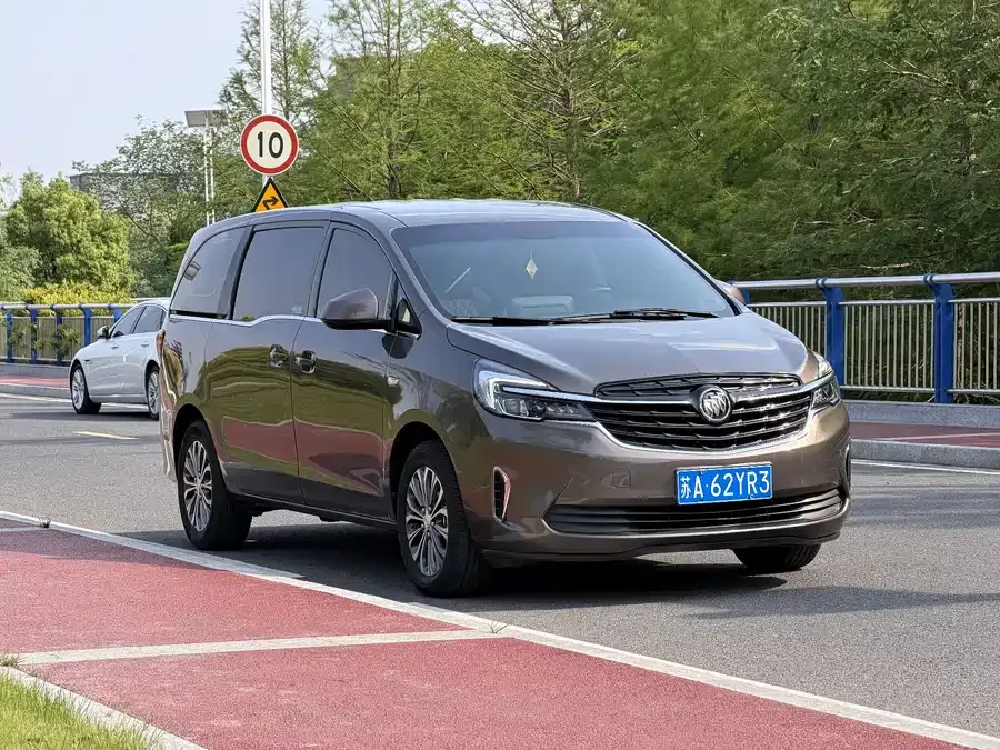 Buick GL8 2023 Land Business Class Comfort Edition 2022 — миниатюра 3