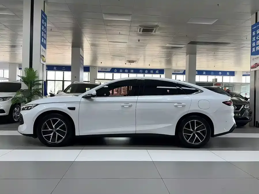 BYD Qin L Qin L 2025 DM-i Intelligent Driving Edition 120KM Beyond Edition 2025 — миниатюра 2