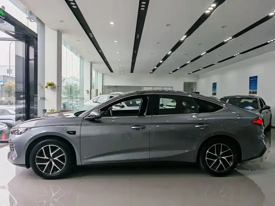 BYD Qin L Qin L 2025 DM-i Intelligent Driving Edition 120KM Beyond Edition 2025 — миниатюра 2