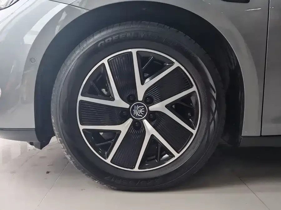 BYD Qin L Qin L 2025 DM-i Intelligent Driving Edition 120KM Beyond Edition 2025 — миниатюра 4