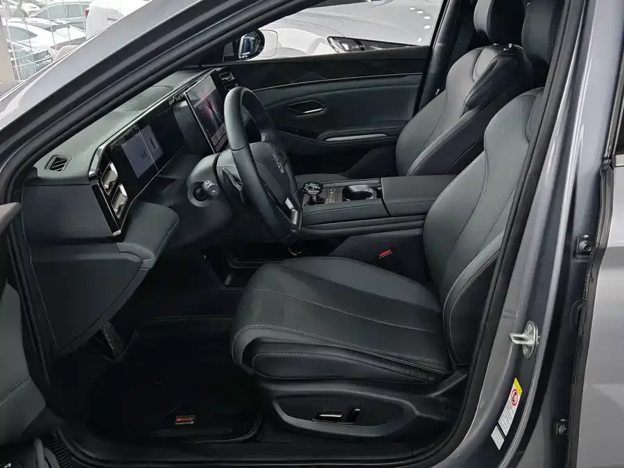 BYD Qin L Qin L 2025 DM-i Intelligent Driving Edition 120KM Beyond Edition 2025 — миниатюра 2