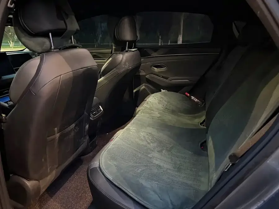 BYD Qin L Qin L 2024 DM-i 120KM Leading Edition 2025 — миниатюра 2