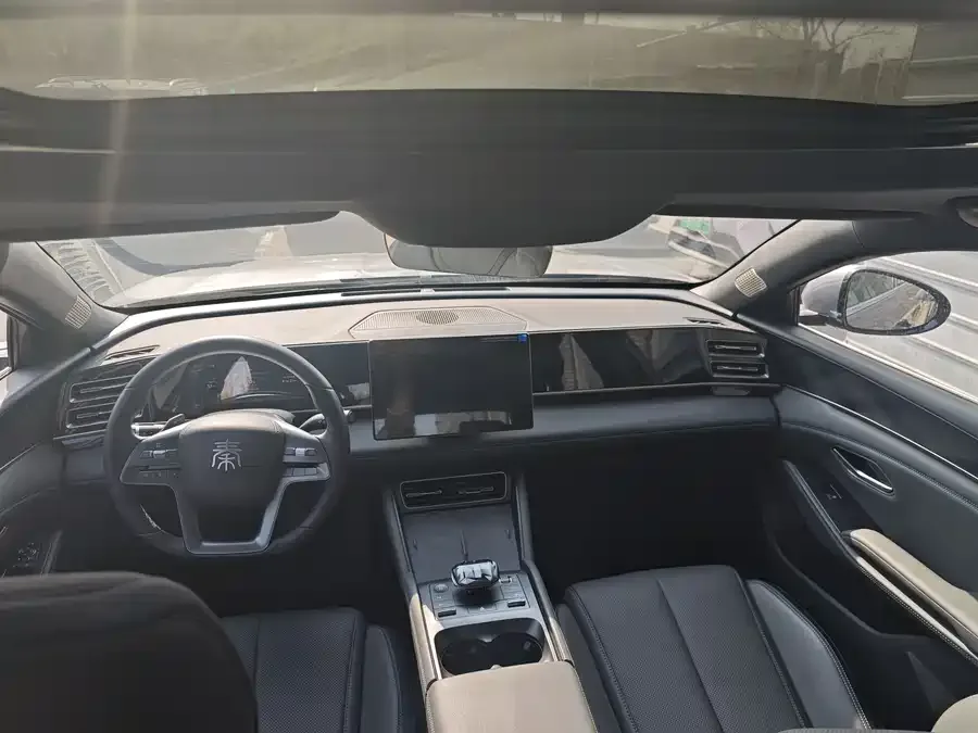 BYD Qin L Qin L 2025 DM-i Intelligent Driving Edition 120KM Beyond Edition 2025 — миниатюра 4