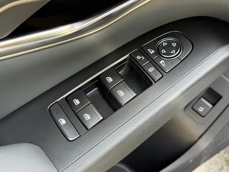BYD Qin L Qin L 2025 DM-i Intelligent Driving Edition 80KM Leading Edition 2025 — миниатюра 3